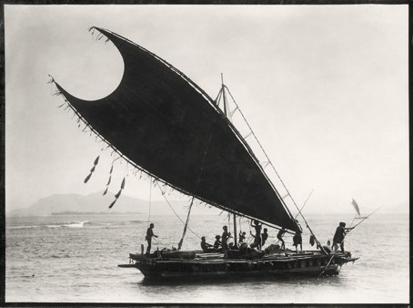 [Fig. 4] An orou double canoe under sail