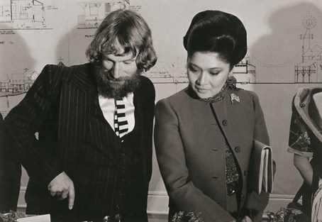 Ian Athfield with Imelda Marcos, Vancouver Exhibition