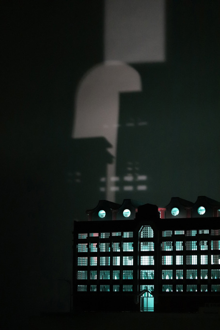  Queen Of The Streets 1:100 Scale Model